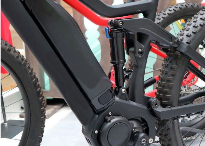 Amortyzator tylny w rowerze elektrycznym